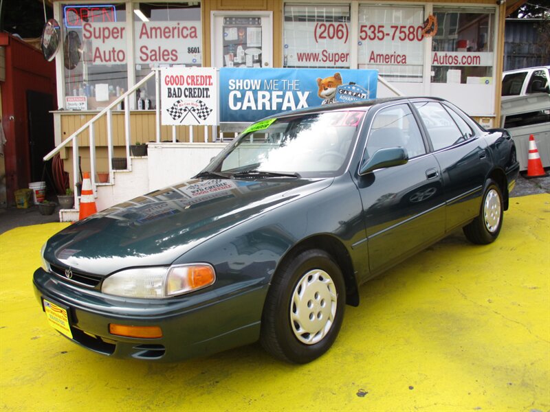 The 1996 Toyota Camry DX photos