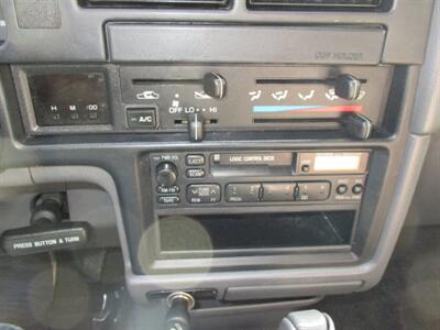 1992 Toyota Pickup SR5   - Photo 17 - Seattle, WA 98103