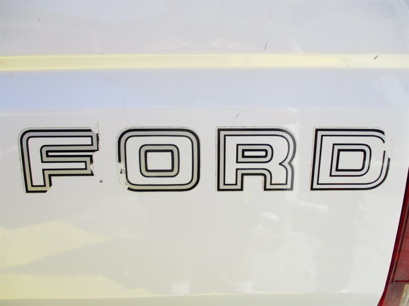 1993 Ford F-150 XLT photo