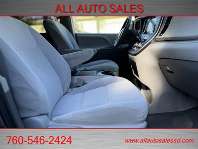 2020 Toyota Sienna LE 8-Passenger   - Photo 17 - Escondido, CA 92029