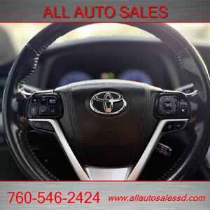 2018 Toyota Sienna SE Premium 8-Passeng   - Photo 14 - Escondido, CA 92029