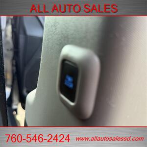 2018 Toyota Sienna SE Premium 8-Passeng   - Photo 29 - Escondido, CA 92029