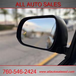 2018 Toyota Sienna SE Premium 8-Passeng   - Photo 31 - Escondido, CA 92029