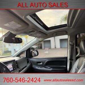 2018 Toyota Sienna SE Premium 8-Passeng   - Photo 30 - Escondido, CA 92029