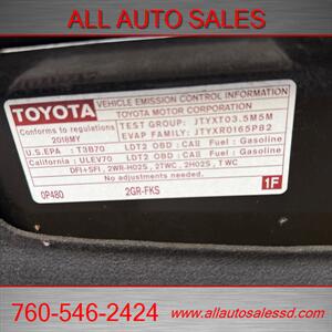 2018 Toyota Sienna SE Premium 8-Passeng   - Photo 37 - Escondido, CA 92029