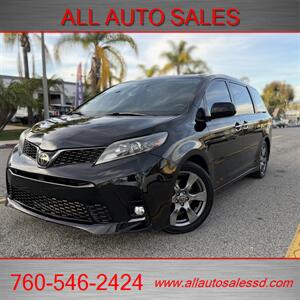 2018 Toyota Sienna SE Premium 8-Passeng   - Photo 1 - Escondido, CA 92029