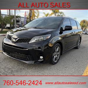 2018 Toyota Sienna SE Premium 8-Passeng   - Photo 5 - Escondido, CA 92029