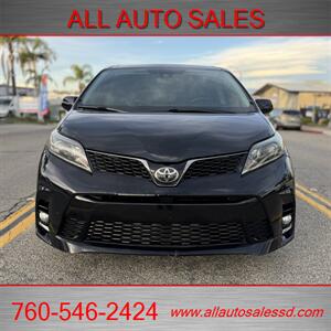 2018 Toyota Sienna SE Premium 8-Passeng   - Photo 4 - Escondido, CA 92029