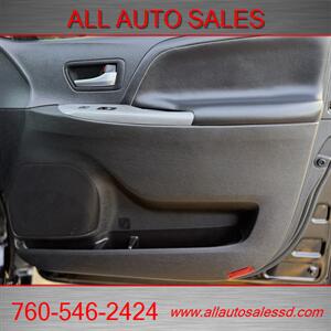 2018 Toyota Sienna SE Premium 8-Passeng   - Photo 33 - Escondido, CA 92029