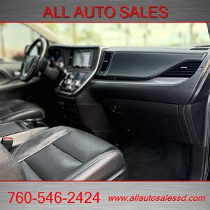 2018 Toyota Sienna SE Premium 8-Passeng   - Photo 25 - Escondido, CA 92029