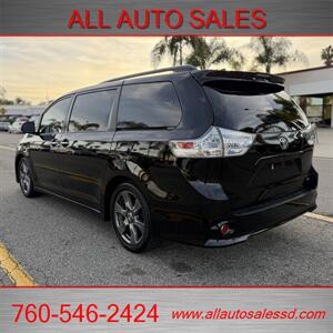 2018 Toyota Sienna SE Premium 8-Passeng   - Photo 6 - Escondido, CA 92029