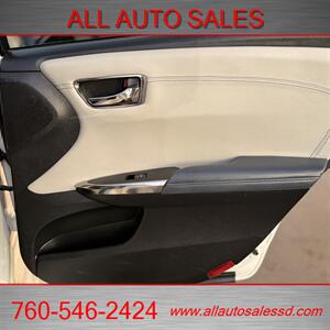 2015 Toyota Avalon Hybrid Limited   - Photo 24 - Escondido, CA 92029