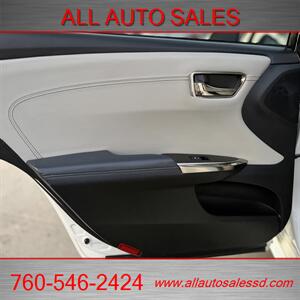 2015 Toyota Avalon Hybrid Limited   - Photo 25 - Escondido, CA 92029
