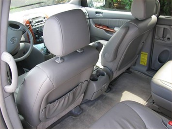 2005 Toyota Sienna XLE 7 Passenger   - Photo 7 - San Diego, CA 92126