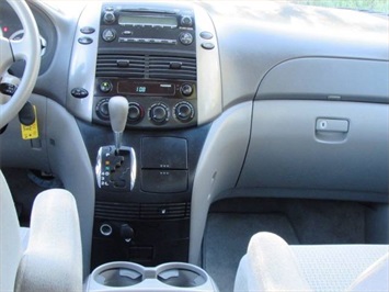 2006 Toyota Sienna CE 8 Passenger   - Photo 10 - San Diego, CA 92126