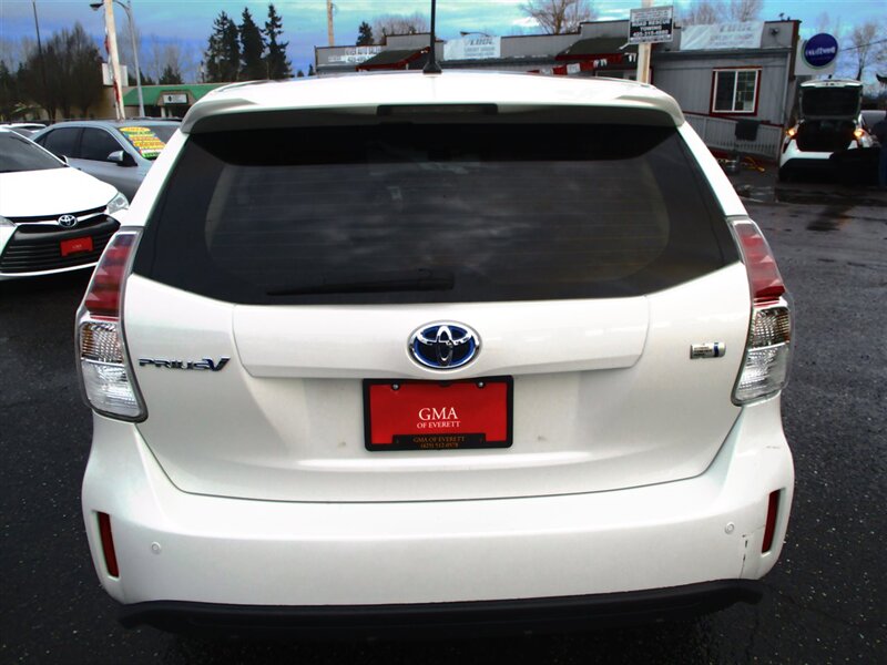 2017 Toyota Prius v Technology Package photo