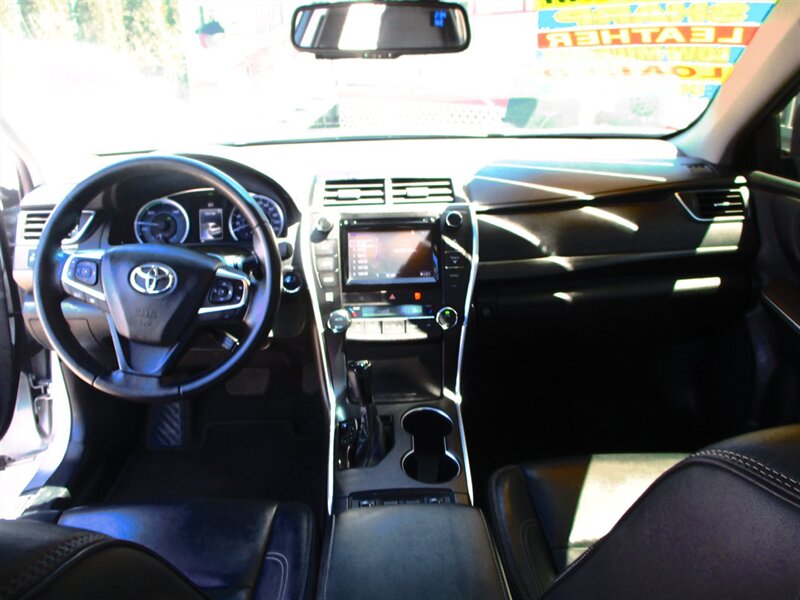 2016 Toyota Camry Hybrid XLE photo