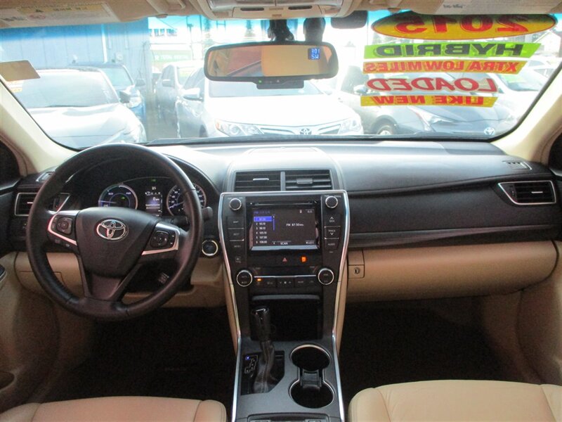 2015 Toyota Camry Hybrid XLE photo