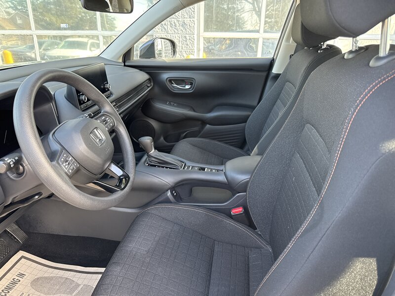 2025 Honda HR-V LX   - Photo 8 - Lynwood, IL 60411