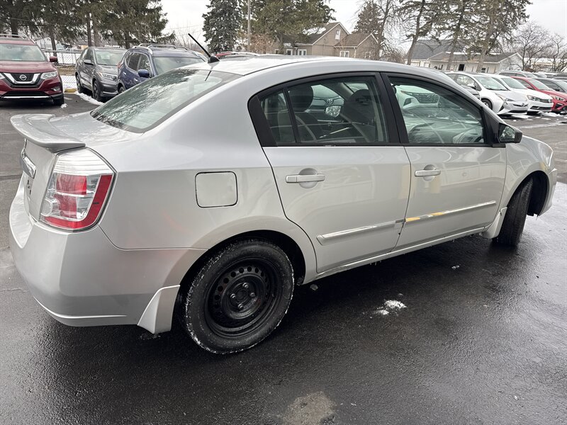 2011 Nissan Sentra 2.0   - Photo 5 - Lynwood, IL 60411