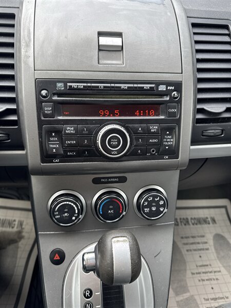 2011 Nissan Sentra 2.0   - Photo 11 - Lynwood, IL 60411