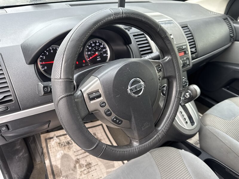 2011 Nissan Sentra 2.0   - Photo 8 - Lynwood, IL 60411