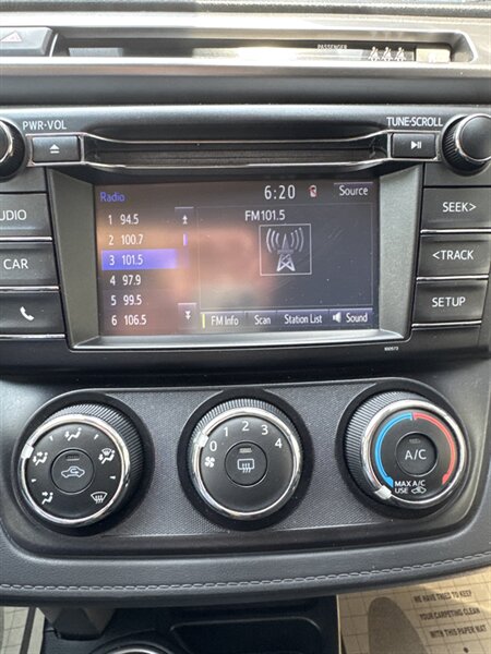 2017 Toyota RAV4 LE   - Photo 12 - Lynwood, IL 60411