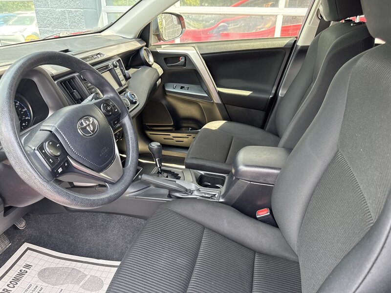 2017 Toyota RAV4 LE   - Photo 7 - Lynwood, IL 60411