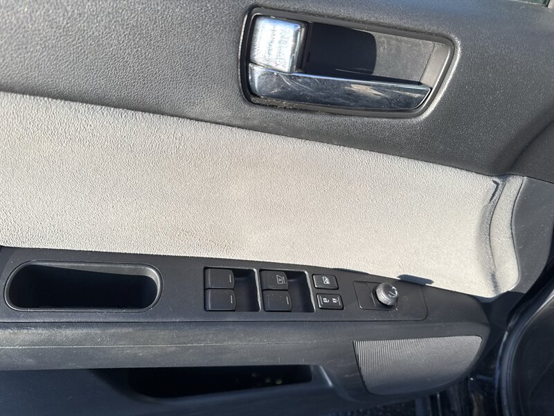 2011 Nissan Sentra 2.0 - Photo 9 - Lynwood, IL 60411