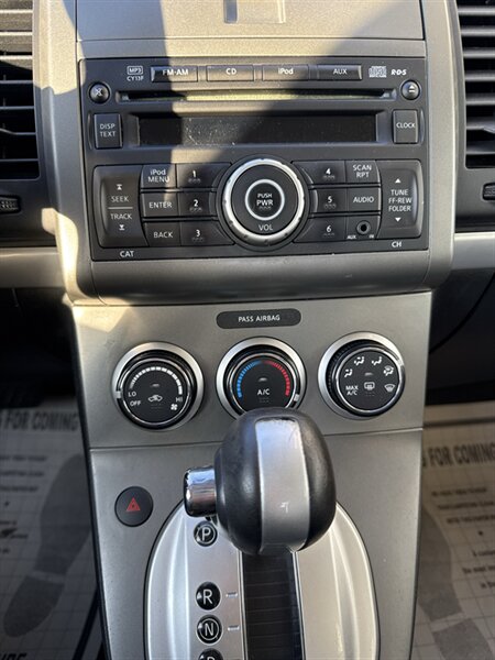 2011 Nissan Sentra 2.0 - Photo 12 - Lynwood, IL 60411