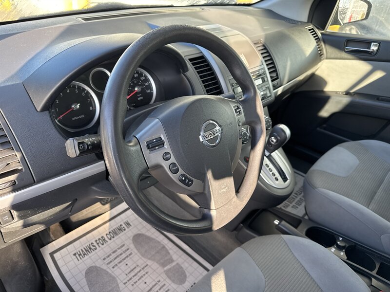 2011 Nissan Sentra 2.0 - Photo 8 - Lynwood, IL 60411
