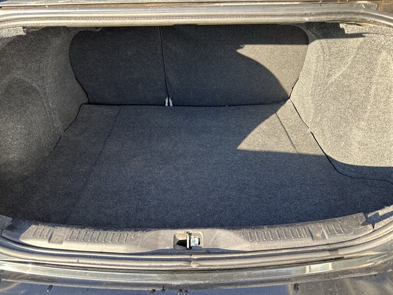 2011 Nissan Sentra 2.0 - Photo 11 - Lynwood, IL 60411