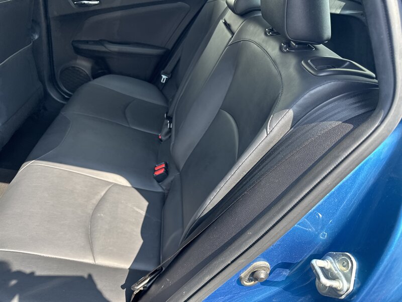 2019 Toyota Prius XLE AWD-e   - Photo 10 - Lynwood, IL 60411