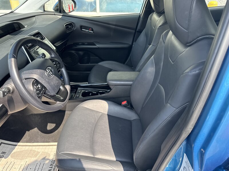 2019 Toyota Prius XLE AWD-e   - Photo 7 - Lynwood, IL 60411