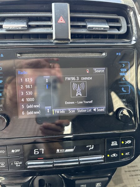 2019 Toyota Prius XLE AWD-e   - Photo 13 - Lynwood, IL 60411