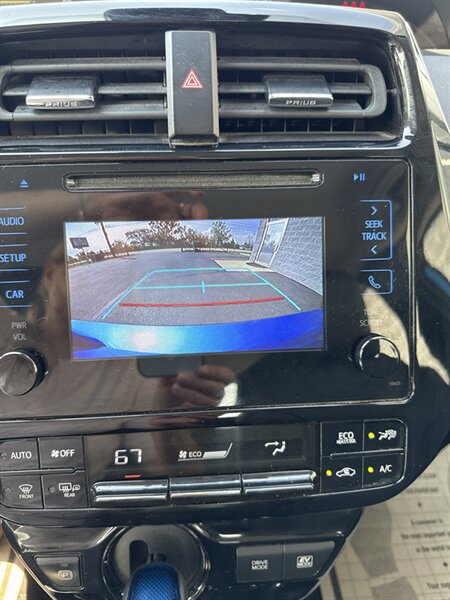 2019 Toyota Prius XLE AWD-e   - Photo 14 - Lynwood, IL 60411