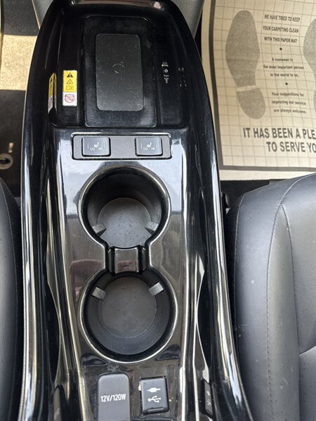 2019 Toyota Prius XLE AWD-e   - Photo 12 - Lynwood, IL 60411