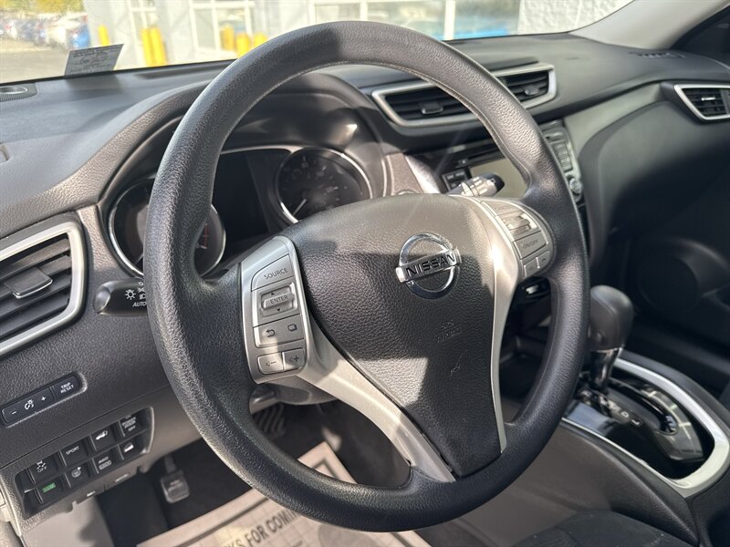 2016 Nissan Rogue SV  AWD - Photo 8 - Lynwood, IL 60411