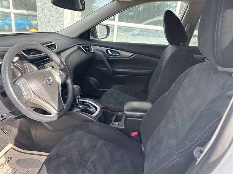 2016 Nissan Rogue SV  AWD - Photo 7 - Lynwood, IL 60411