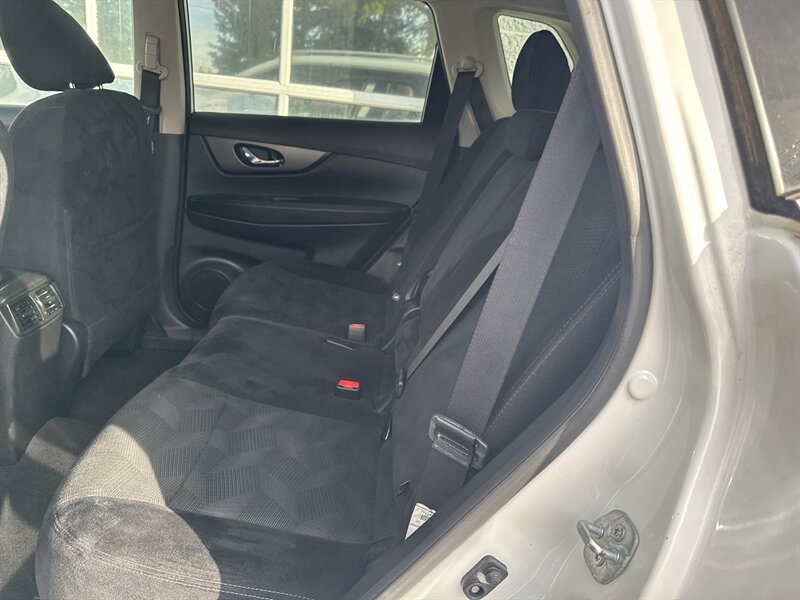 2016 Nissan Rogue SV  AWD - Photo 10 - Lynwood, IL 60411