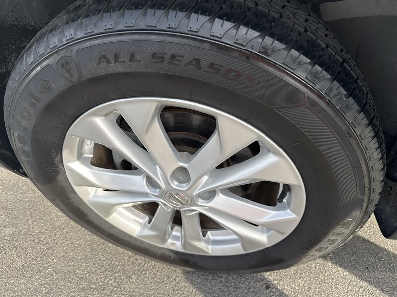 2016 Nissan Rogue SV  AWD - Photo 14 - Lynwood, IL 60411