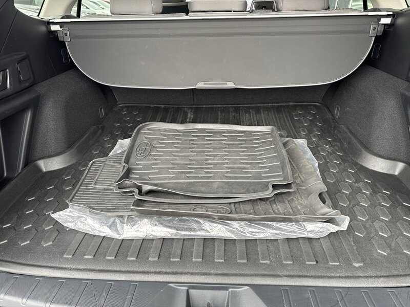 2024 Subaru Outback Premium   - Photo 12 - Lynwood, IL 60411