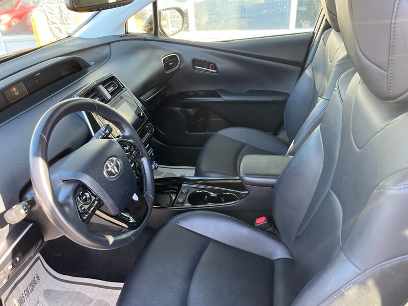2019 Toyota Prius XLE E-AWD   - Photo 12 - Lynwood, IL 60411