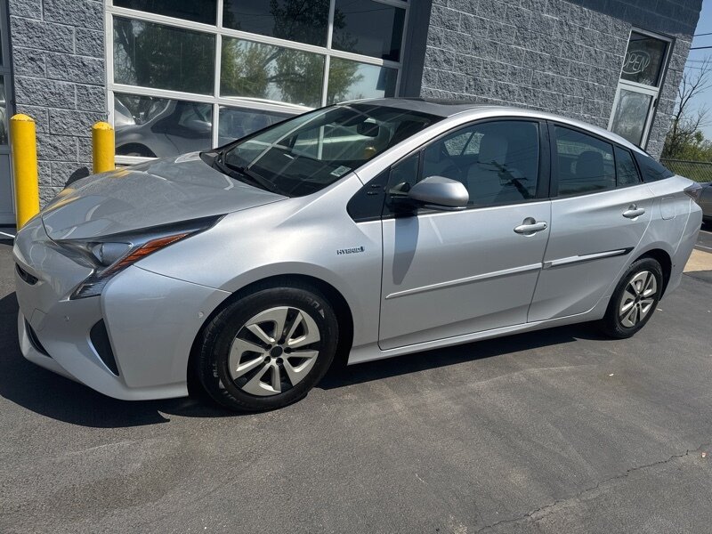 2016 Toyota Prius Two Eco   - Photo 3 - Lynwood, IL 60411