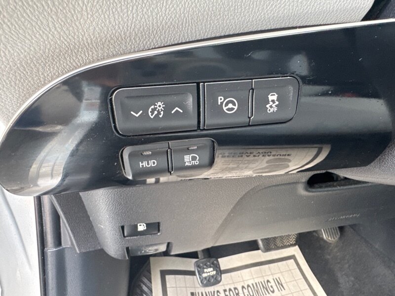 2016 Toyota Prius Two Eco   - Photo 13 - Lynwood, IL 60411