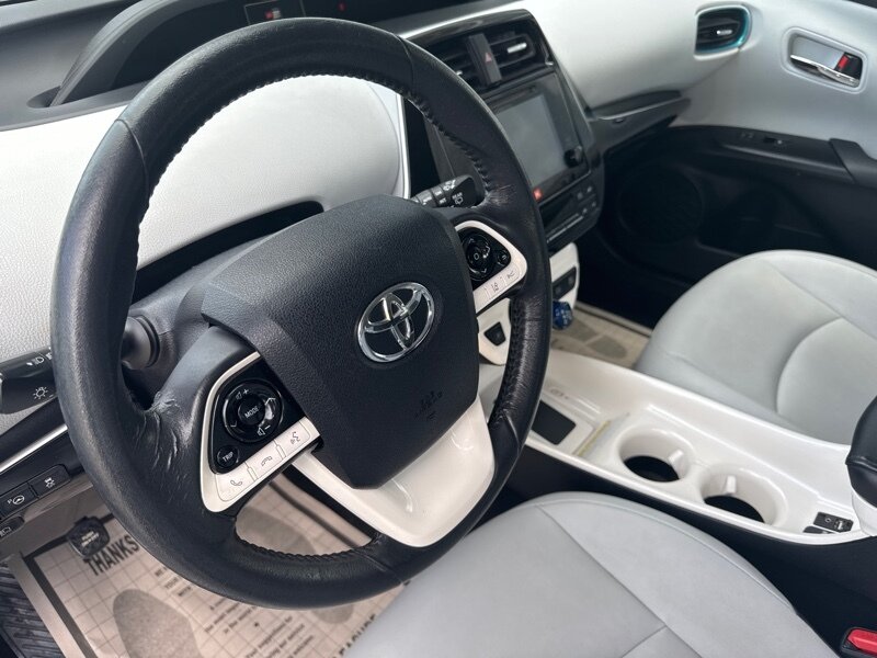 2016 Toyota Prius Two Eco   - Photo 8 - Lynwood, IL 60411