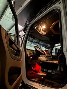 2015 Cascadia Freightliner   - Photo 4 - Rancho Cordova, CA 95742