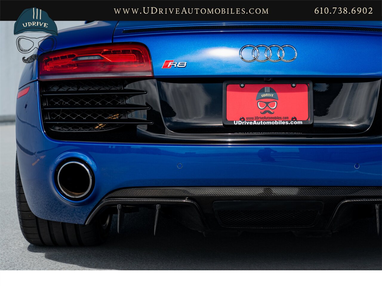 2015 Audi R8 5.2 V10 Quattro 6 Speed Manual 10k Miles  Diamond Stitched Leather 1 of 2 - Photo 22 - West Chester, PA 19382