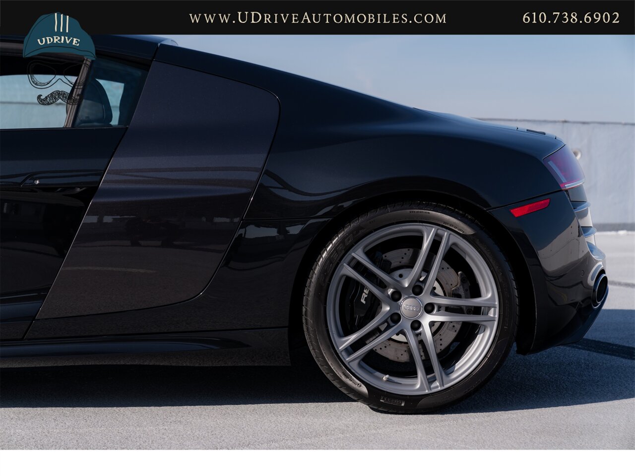 2011 Audi R8 5.2L V10 6 Speed Manual Red Stitching  Service History - Photo 26 - West Chester, PA 19382