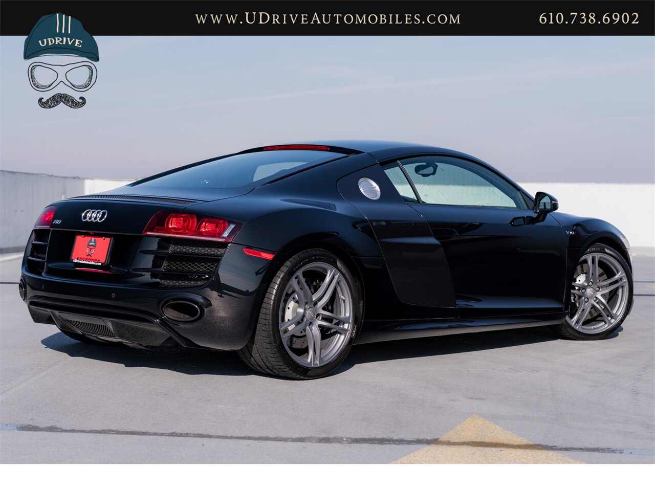 2011 Audi R8 5.2L V10 6 Speed Manual Red Stitching  Service History - Photo 2 - West Chester, PA 19382